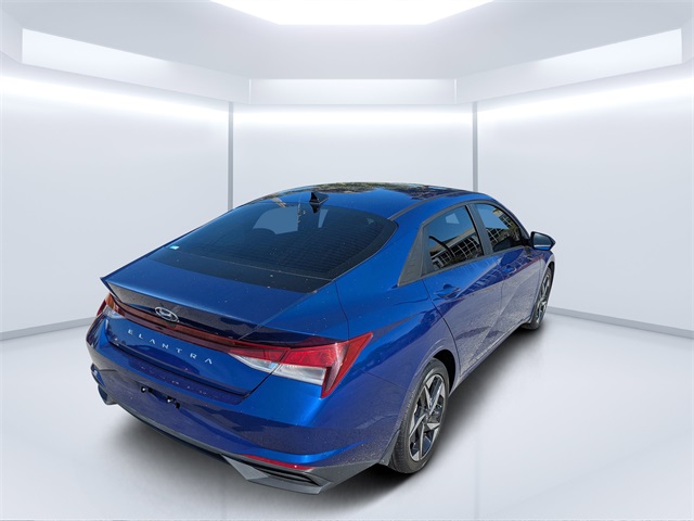 2023 Hyundai Elantra SEL photo 3