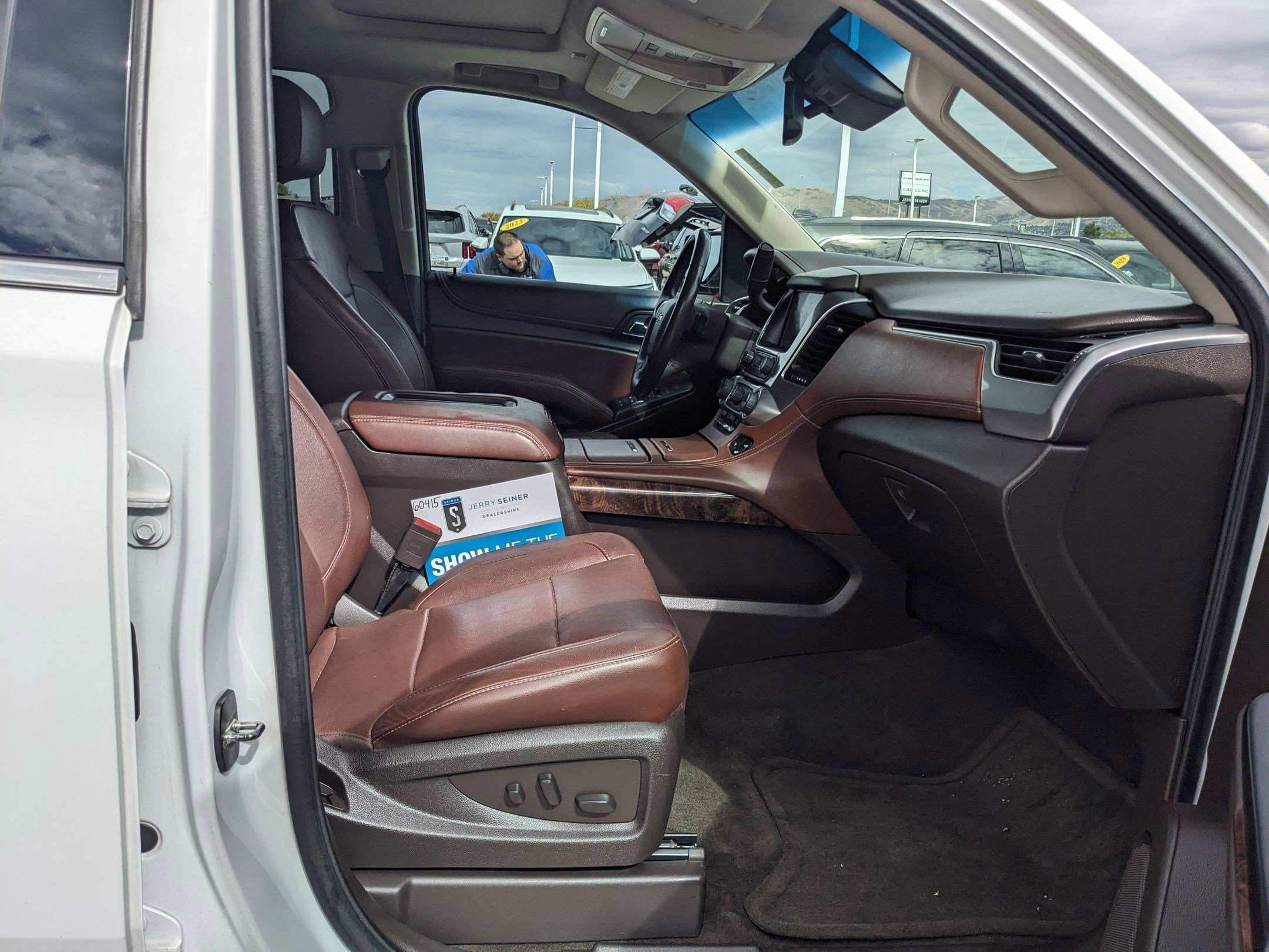 2015 Chevrolet Suburban LTZ photo 18