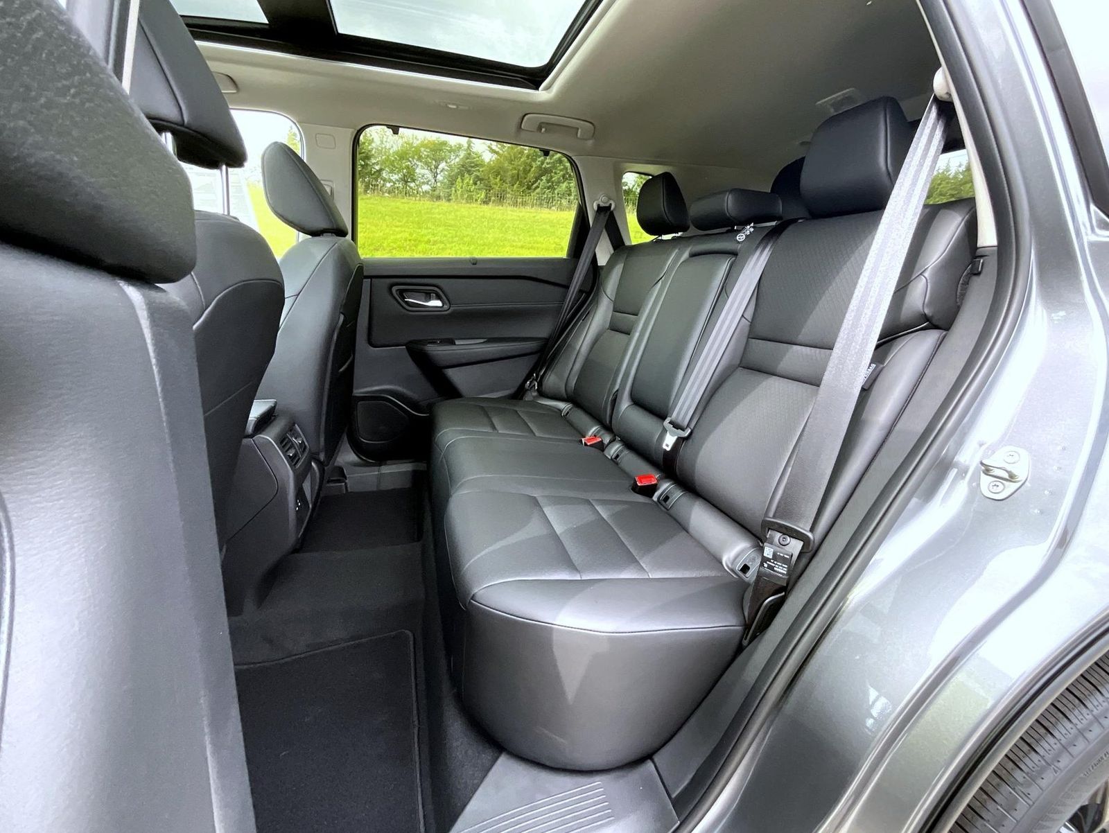 2026 Nissan Rogue SV photo 11