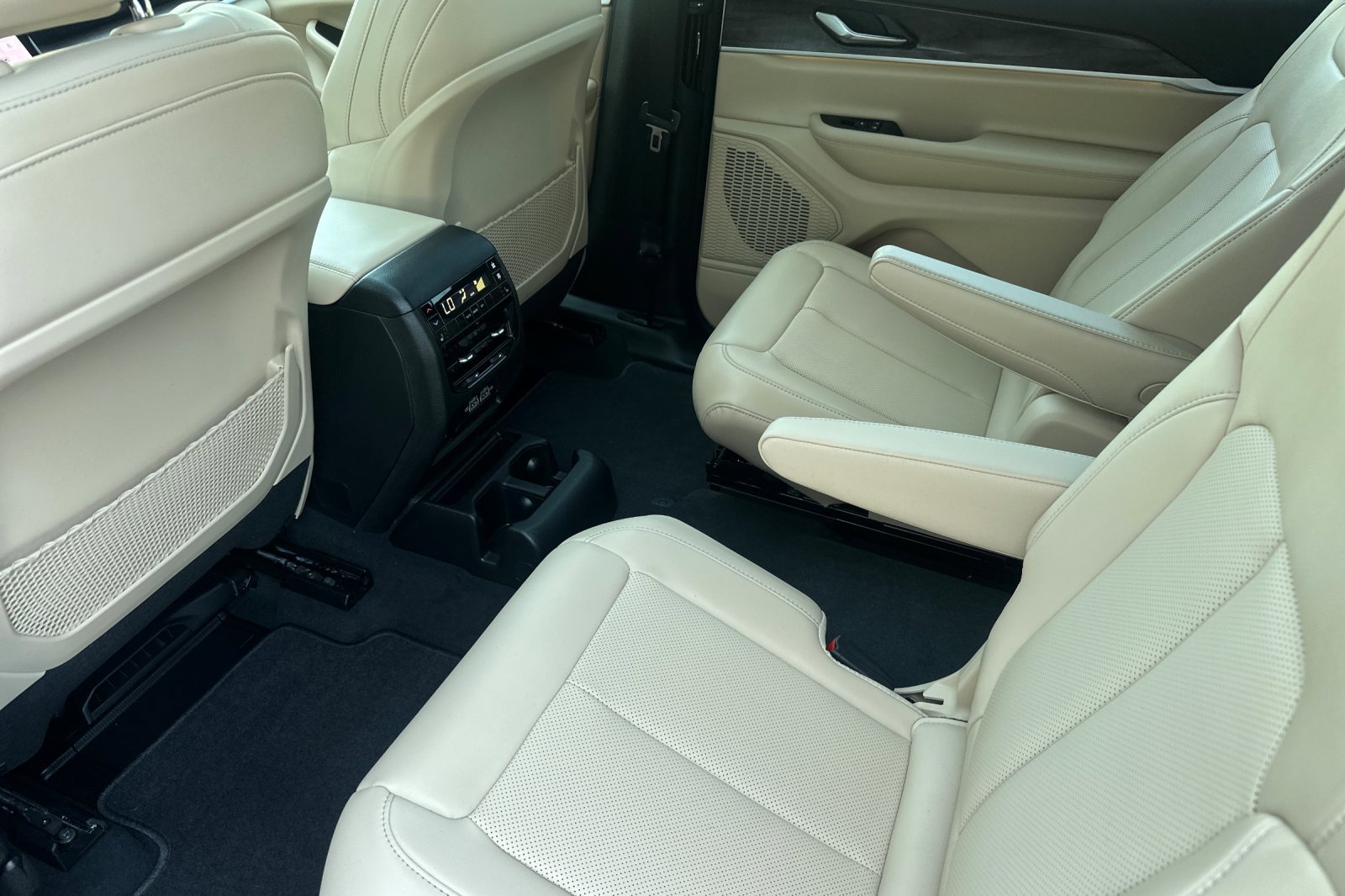 2025 Jeep Grand Cherokee Limited photo 12