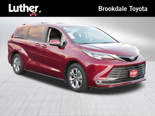 2023 Toyota Sienna Platinum's photo