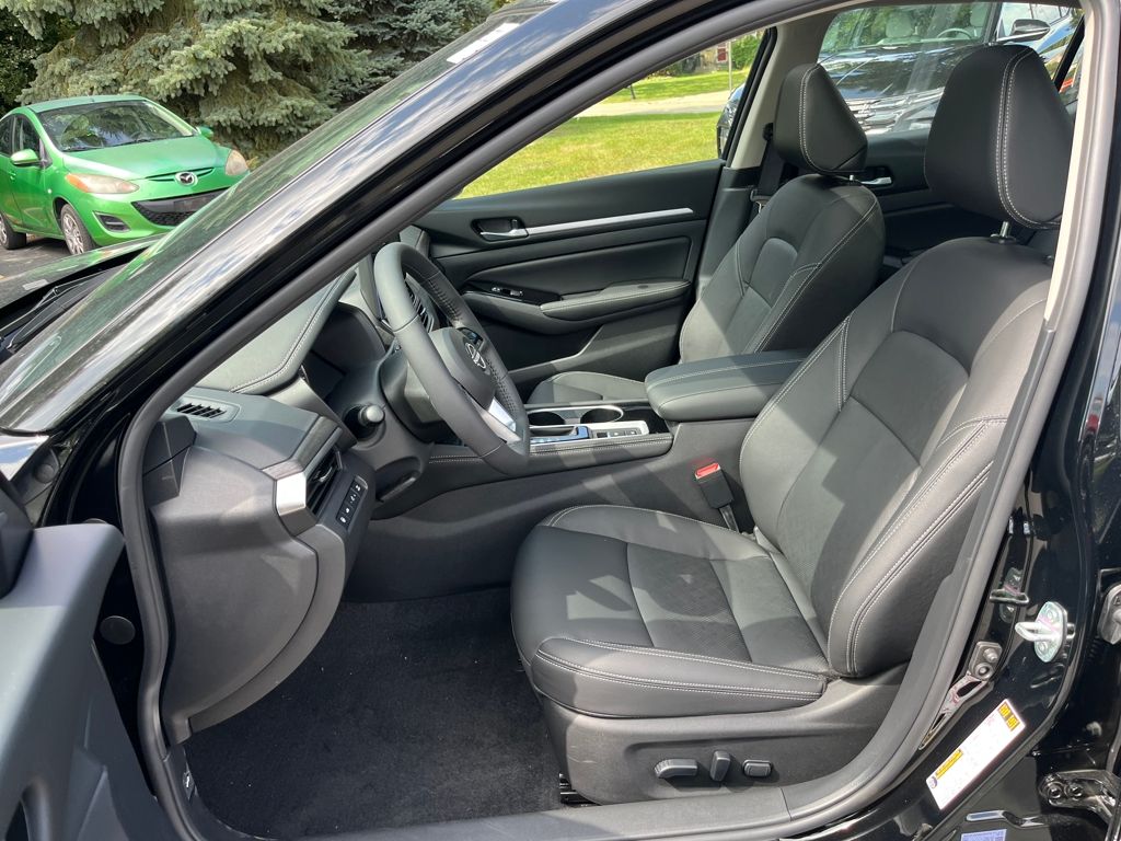 2025 Nissan Altima 2.5 SL photo 13
