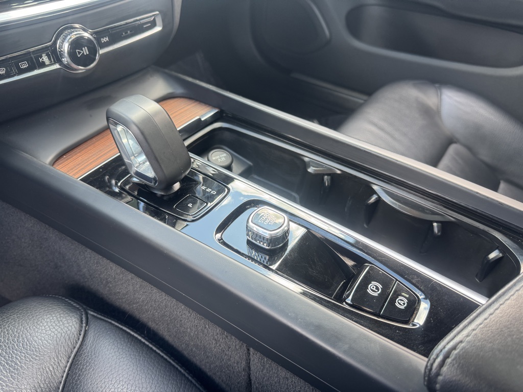 2024 Volvo S60 B5 Plus photo 8