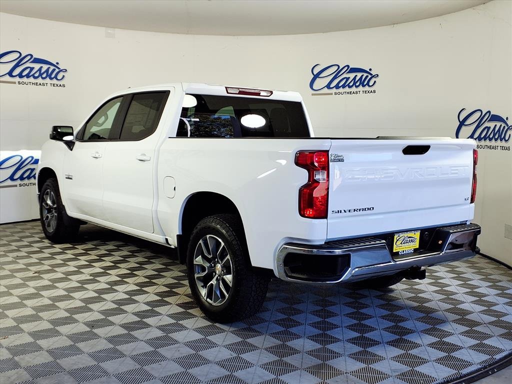 2026 Chevrolet Silverado 1500 LT photo 2