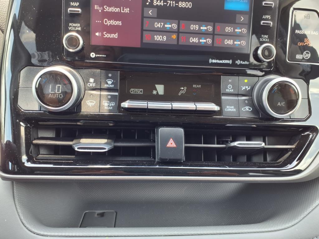 2020 Toyota Highlander LE photo 6