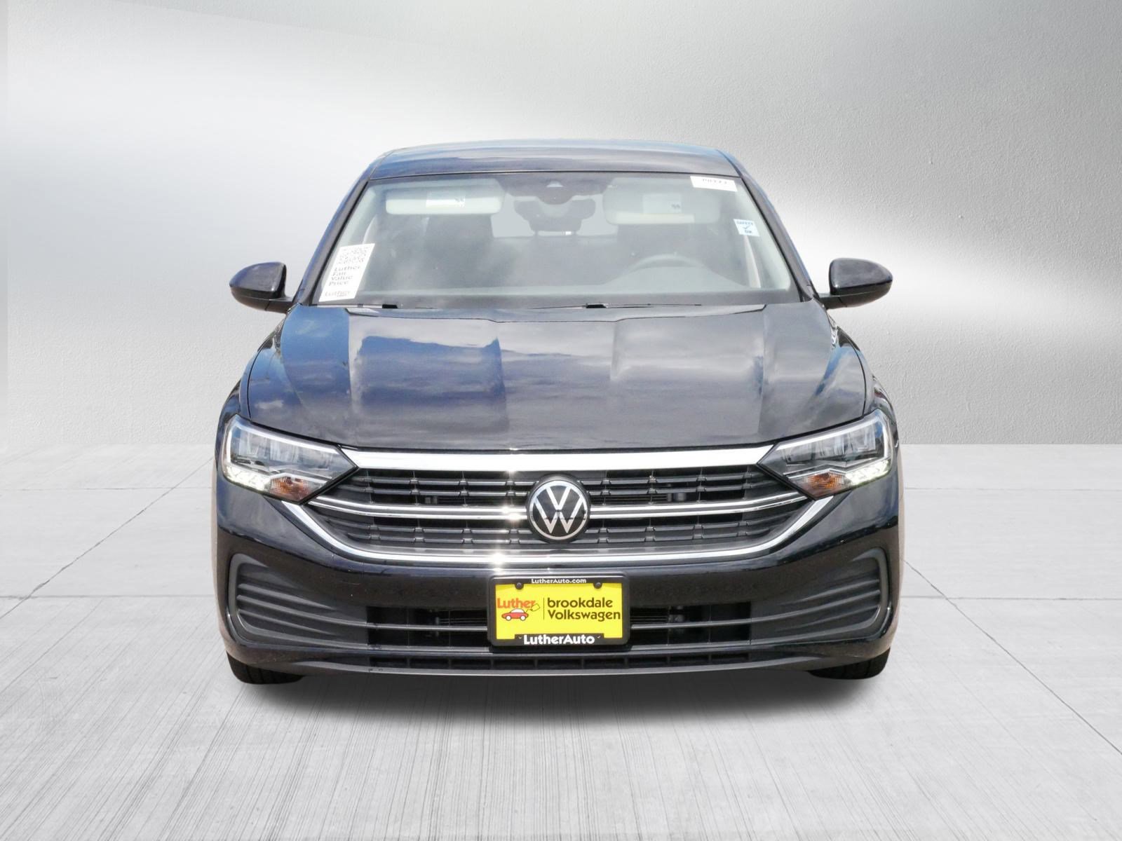 Used 2024 Volkswagen Jetta SE with VIN 3VW7M7BU1RM043460 for sale in Brooklyn Center, Minnesota