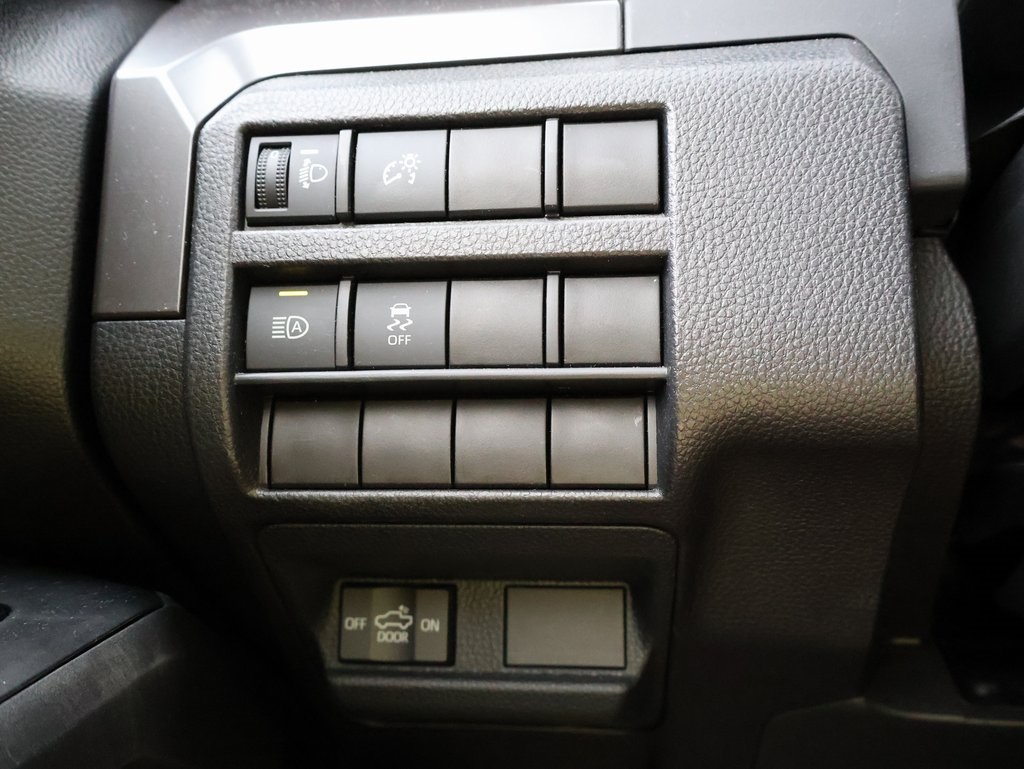 2025 Toyota Tacoma TRD Off-Road photo 28