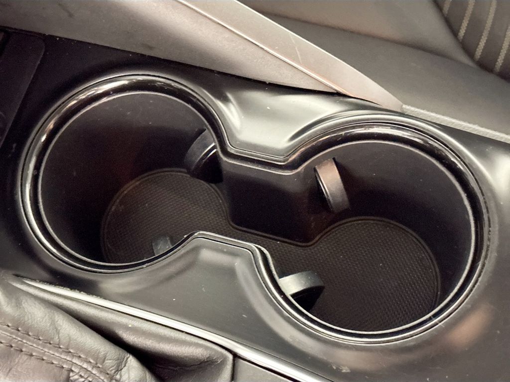 2018 Toyota Camry SE photo 15