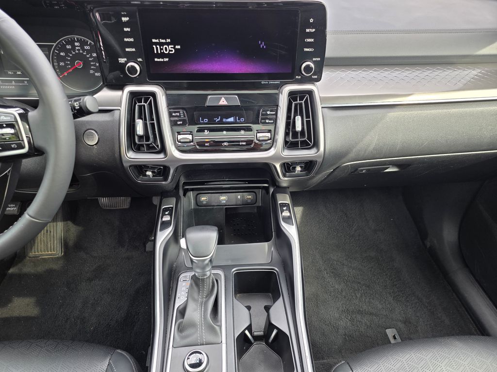 2023 Kia Sorento S photo 17