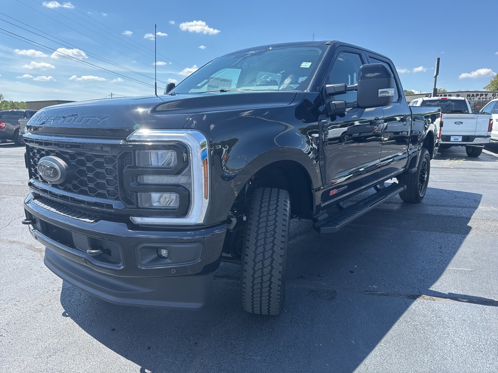 2025 Ford F-350 Lariat photo 3