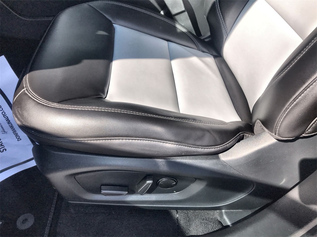 2023 Ford Explorer XLT photo 12