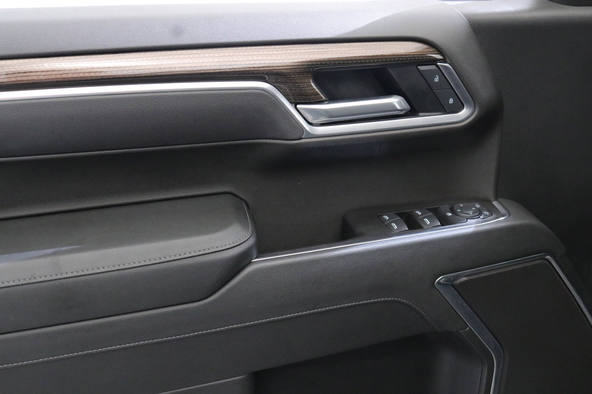 2025 Chevrolet Silverado 1500 LT photo 21