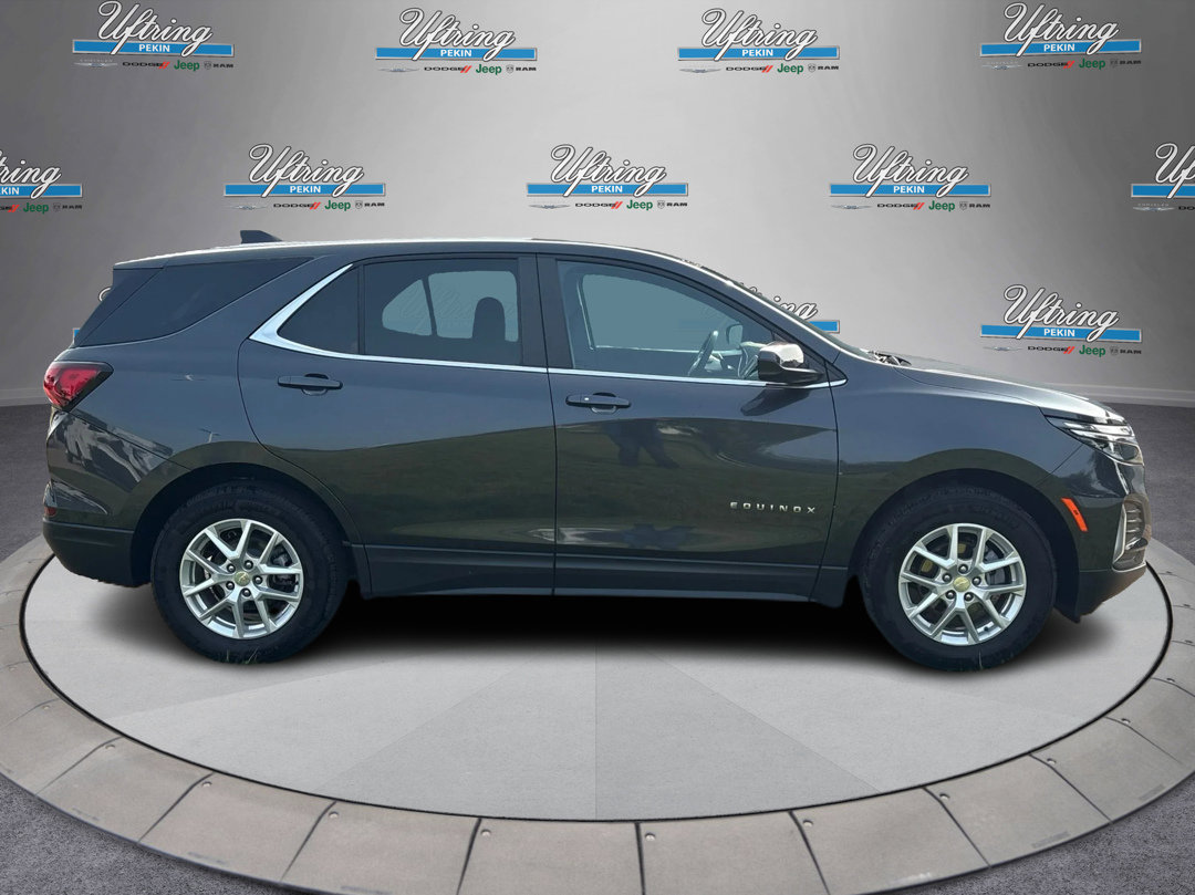 2023 Chevrolet Equinox LT photo 2