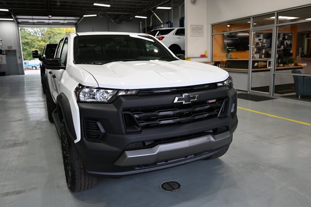 2026 Chevrolet Colorado Trail Boss photo 2