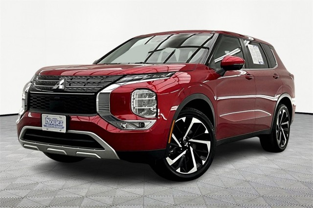 Pre-Owned 2023 Mitsubishi Outlander SE With Navigation & 4WD