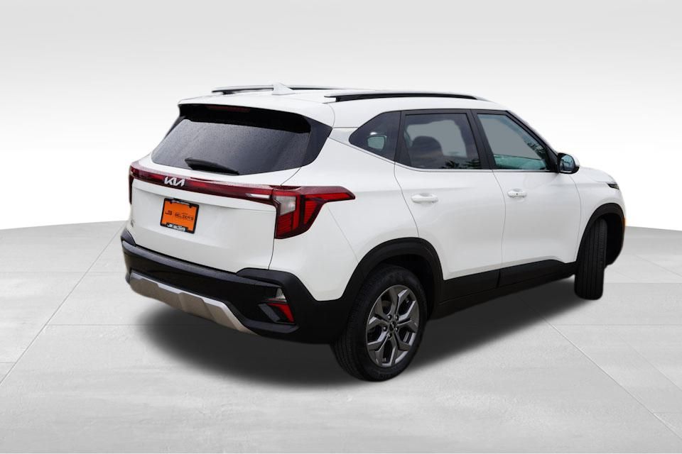 2024 Kia Seltos S photo 3