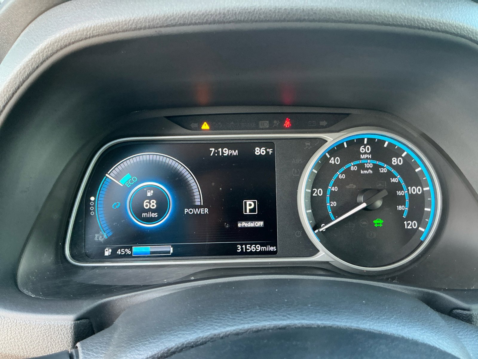 2023 Nissan Leaf S photo 3