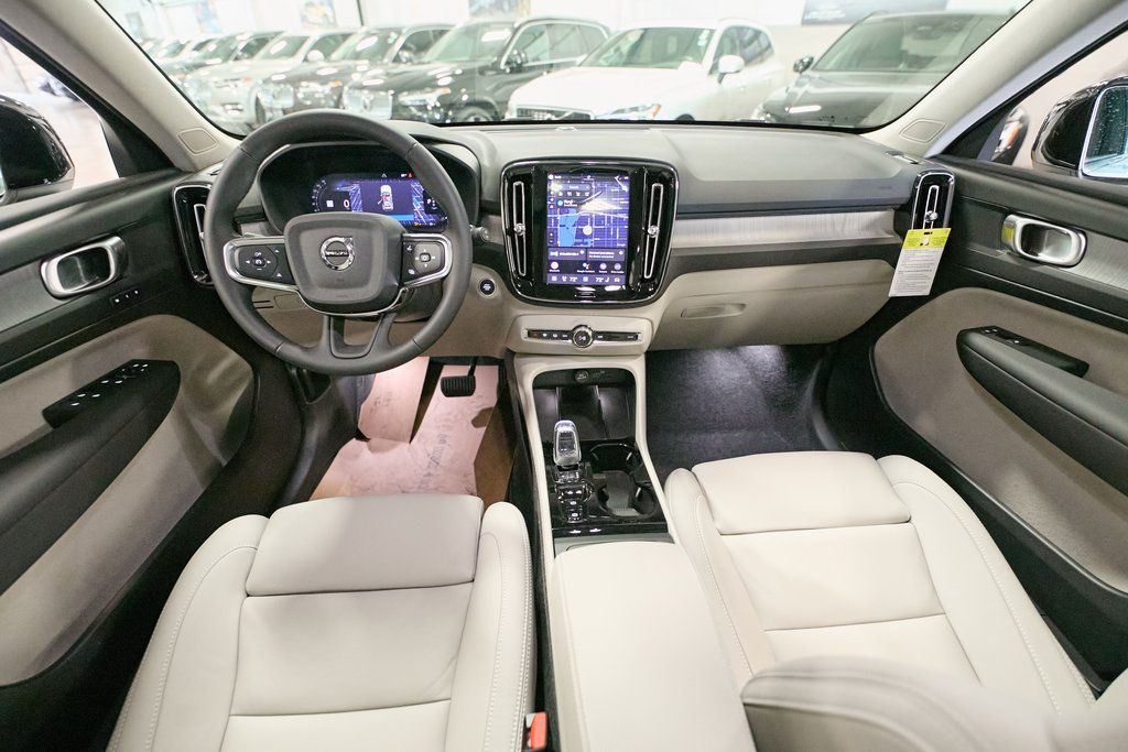 2026 VOLVO XC40 - Image 15