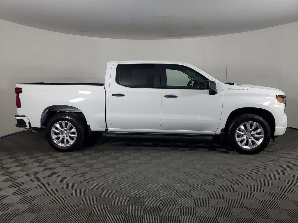 2025 Chevrolet Silverado 1500 Custom photo 3