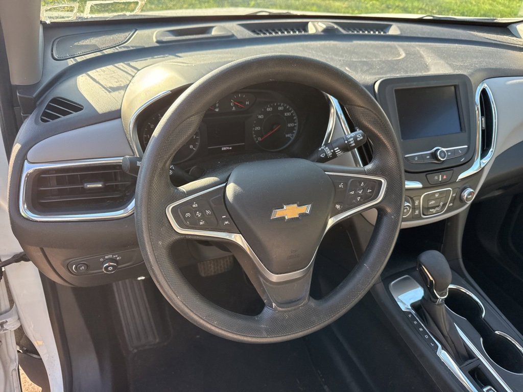 2022 Chevrolet Equinox LS photo 2