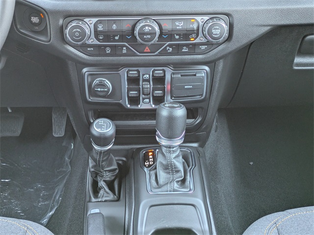 2025 Jeep Wrangler Sport S photo 18