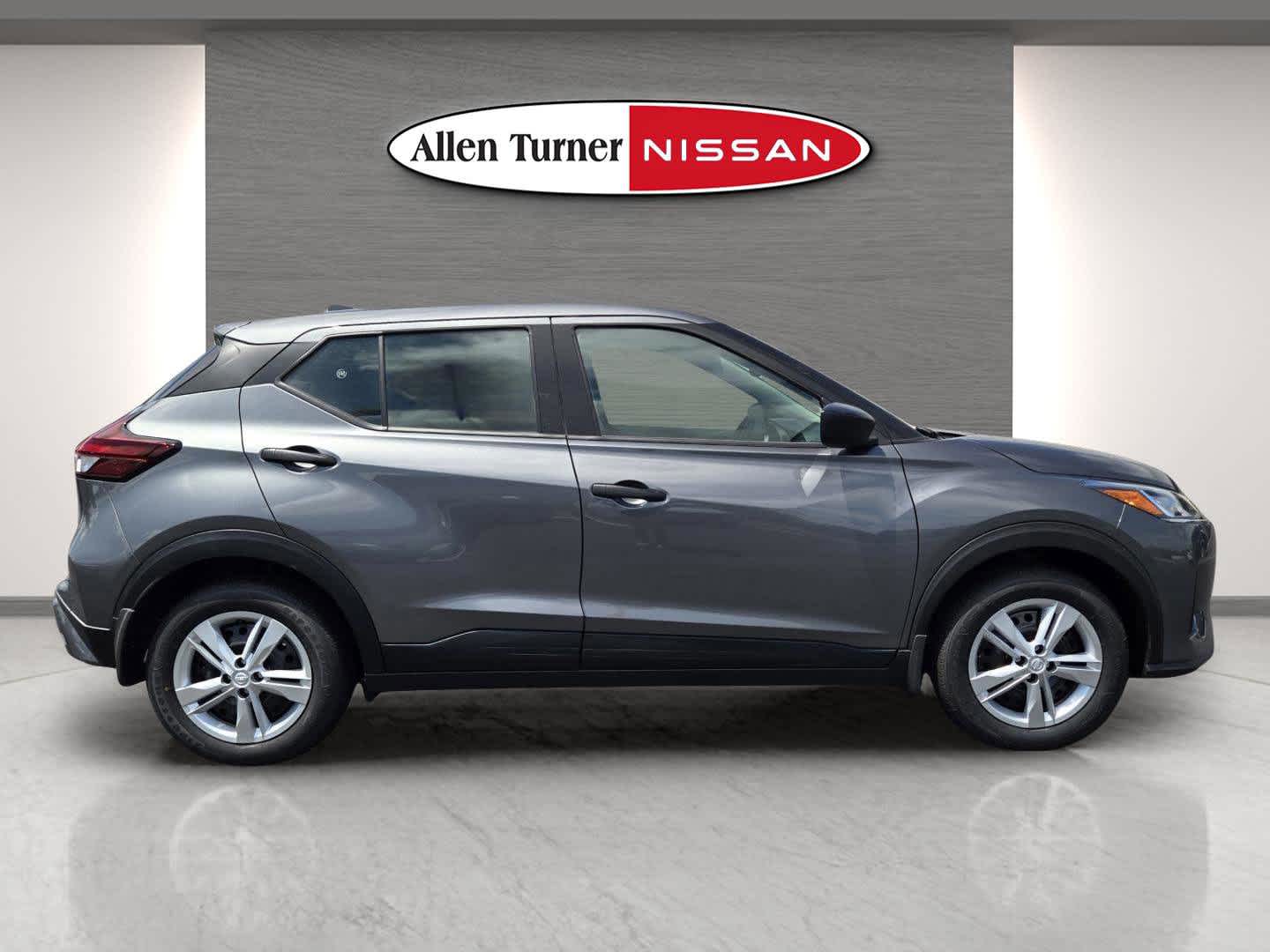 2025 Nissan Kicks Play S photo 5