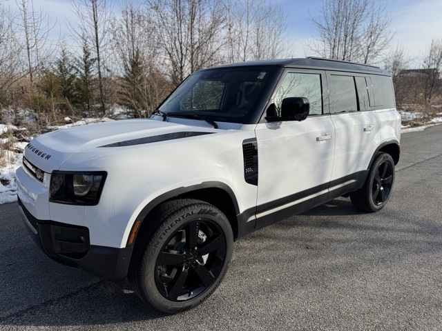 2026 Land Rover Defender S's photo