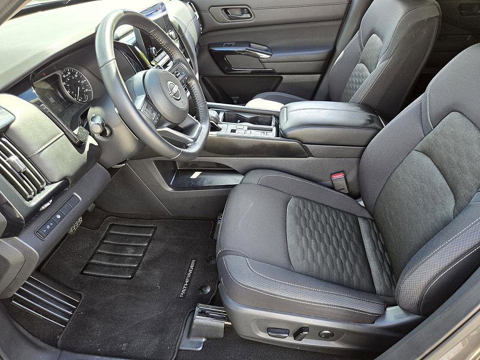 2024 Nissan Pathfinder SV photo 9