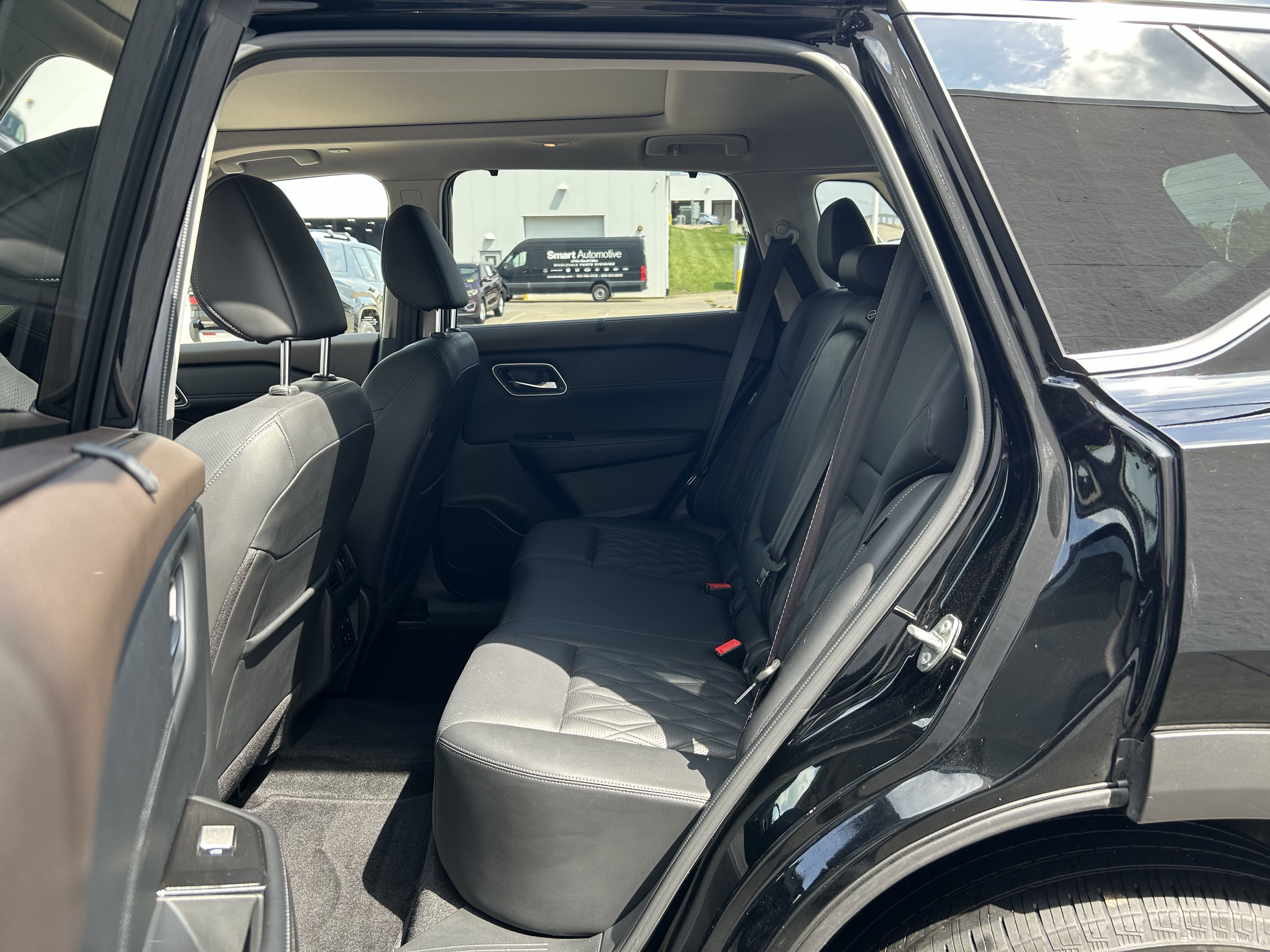 2023 Nissan Rogue Platinum photo 4