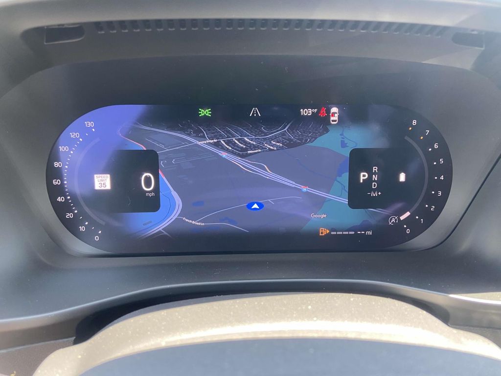 2026 Volvo XC40 AWD Plus photo 9