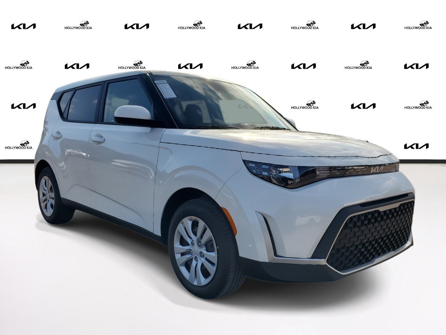2025 Kia Soul LX photo 2