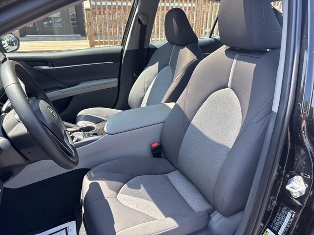 2023 Toyota Camry Hybrid LE photo 10
