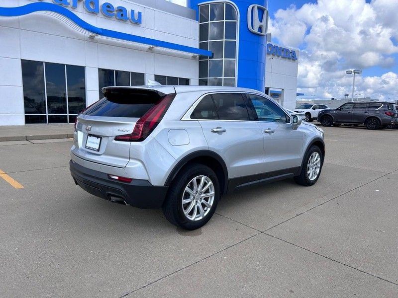 2019 Cadillac XT4 Luxury photo 2