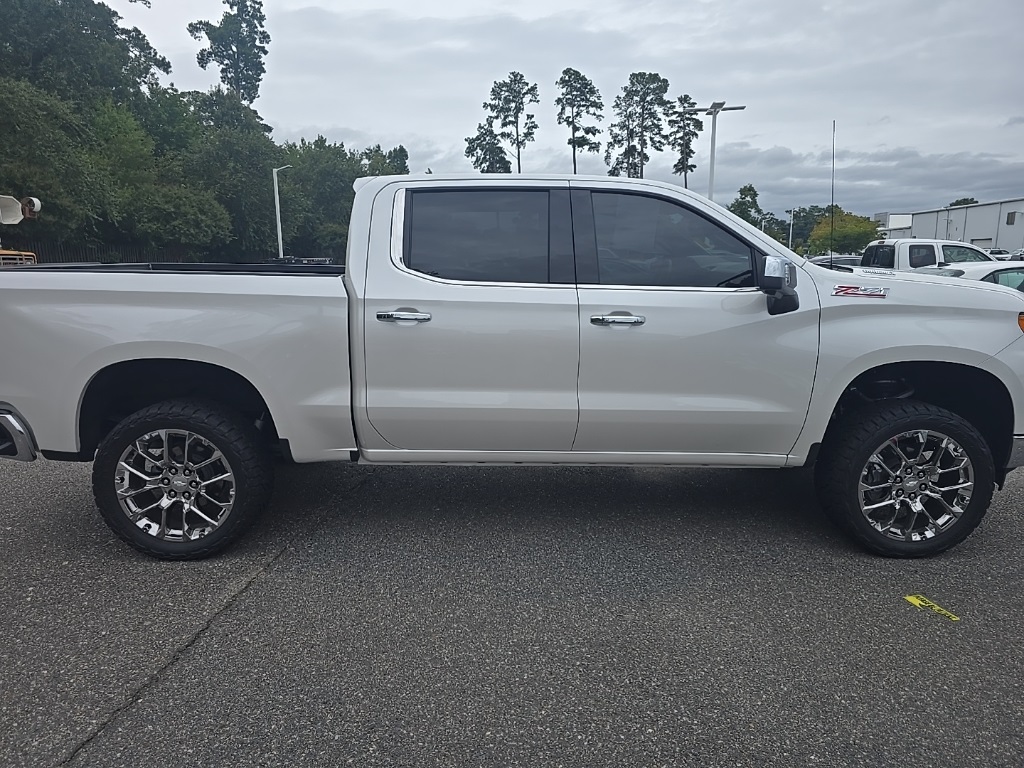 2025 Chevrolet Silverado 1500 LTZ photo 4