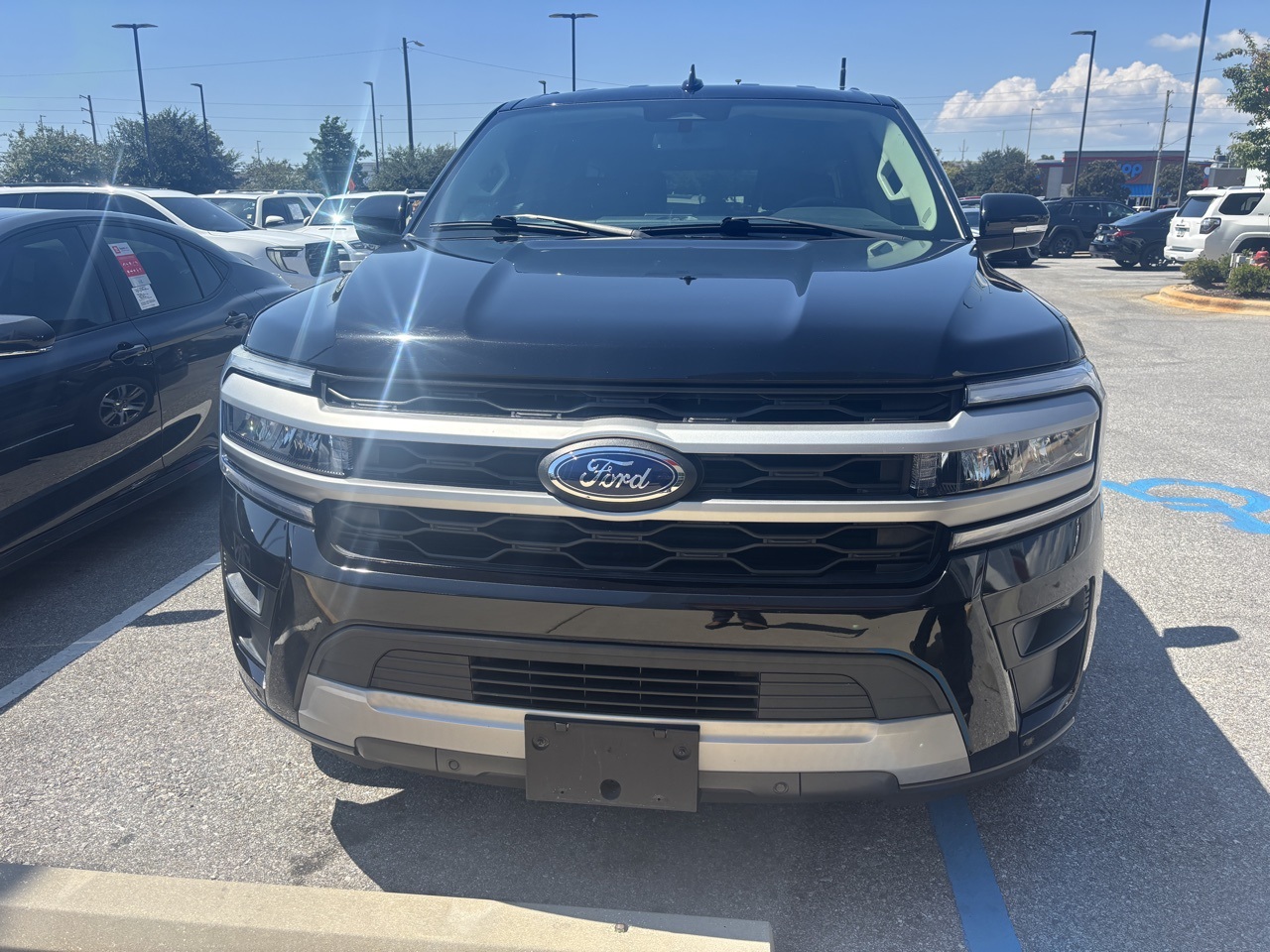 2022 Ford Expedition MAX XLT photo 2