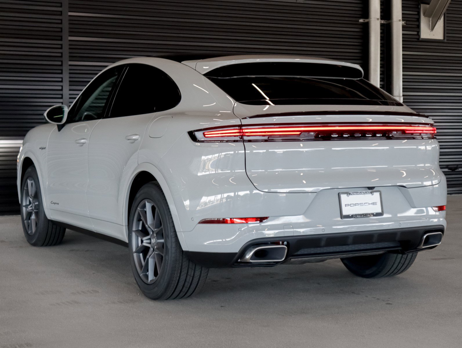 2025 Porsche Cayenne E-Hybrid Coupe photo 3