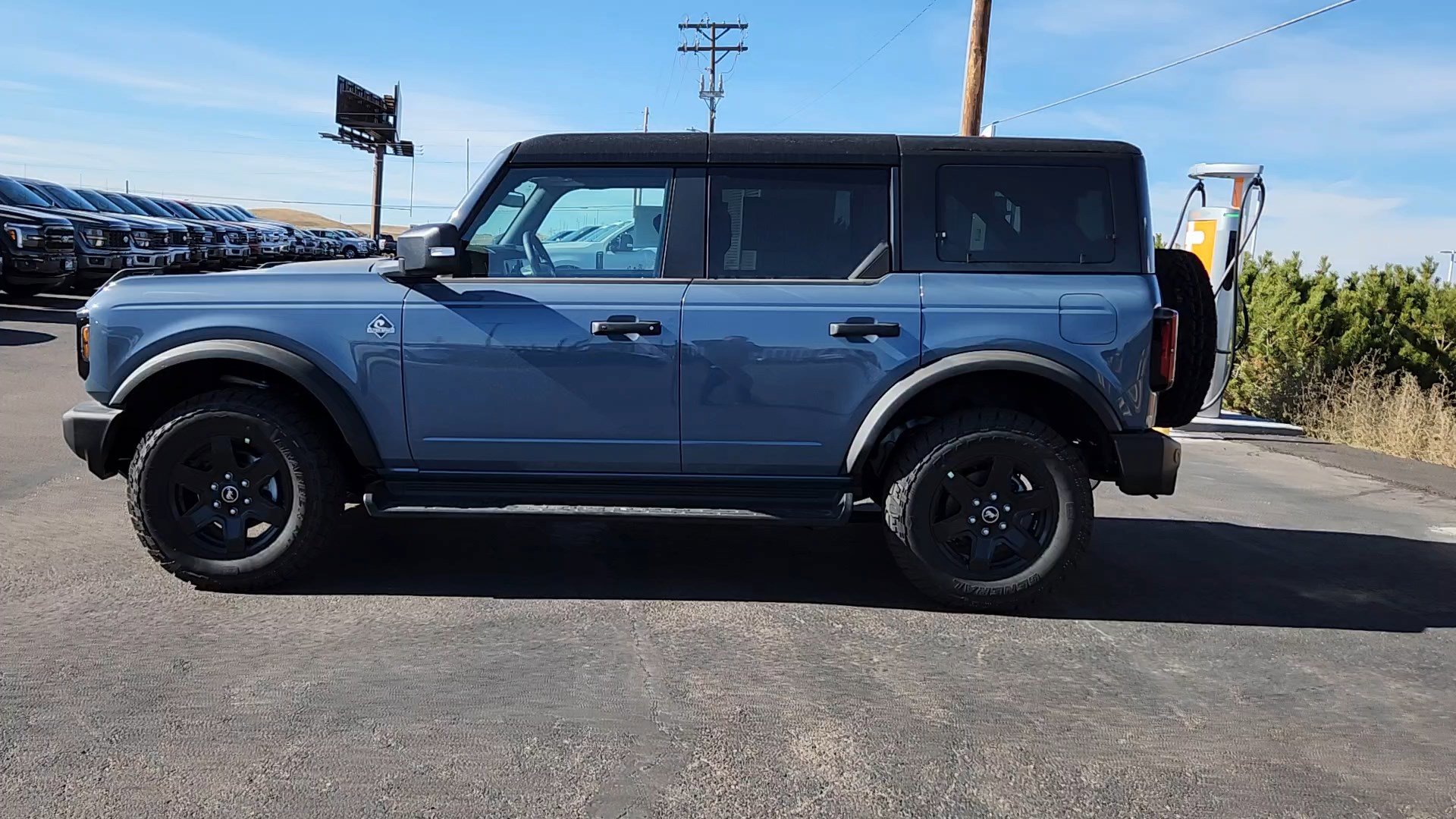 2025 Ford Bronco Outer Banks photo 2