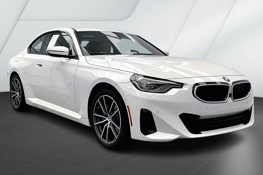 2025 Bmw 230i xDrive photo 2