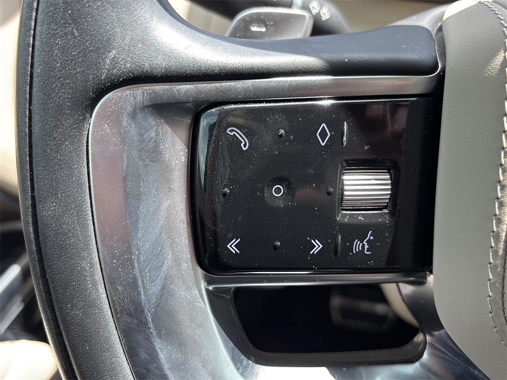 2023 Land Rover Range Rover SE photo 18