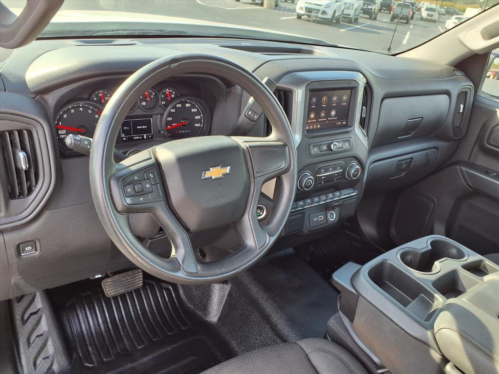 2024 Chevrolet Silverado 1500 photo 2