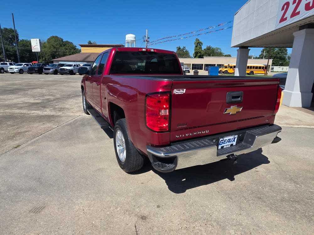 2018 Chevrolet Silverado 1500 LT photo 3