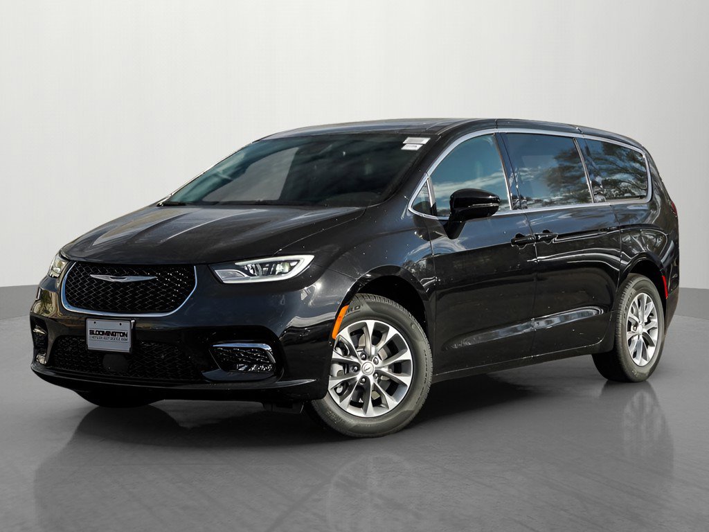 2026 Chrysler Pacifica Select's photo