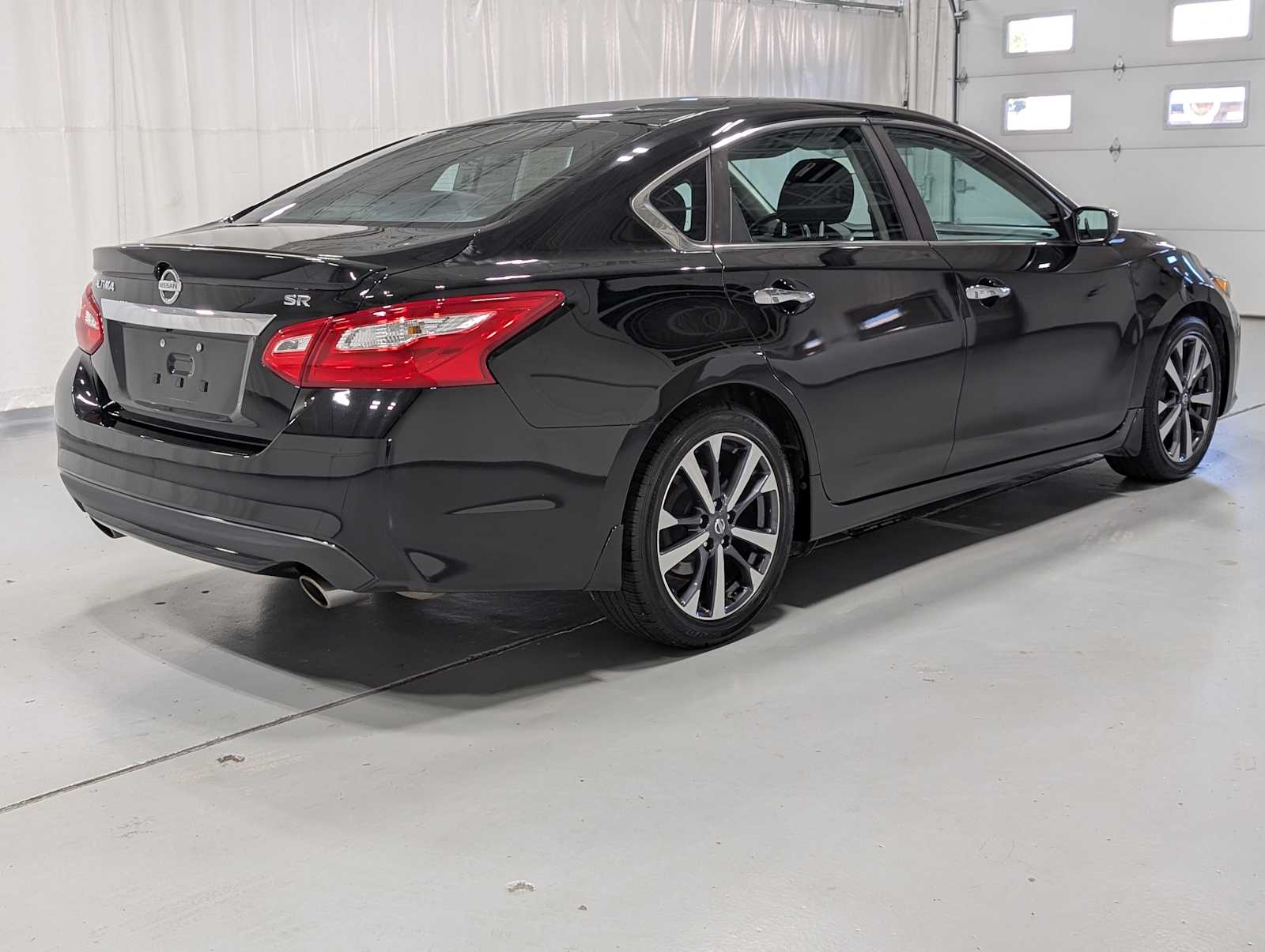 2016 Nissan Altima 2.5 SR photo 7