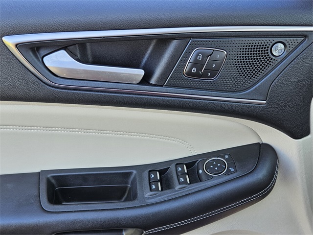 2021 Ford Edge Titanium photo 31