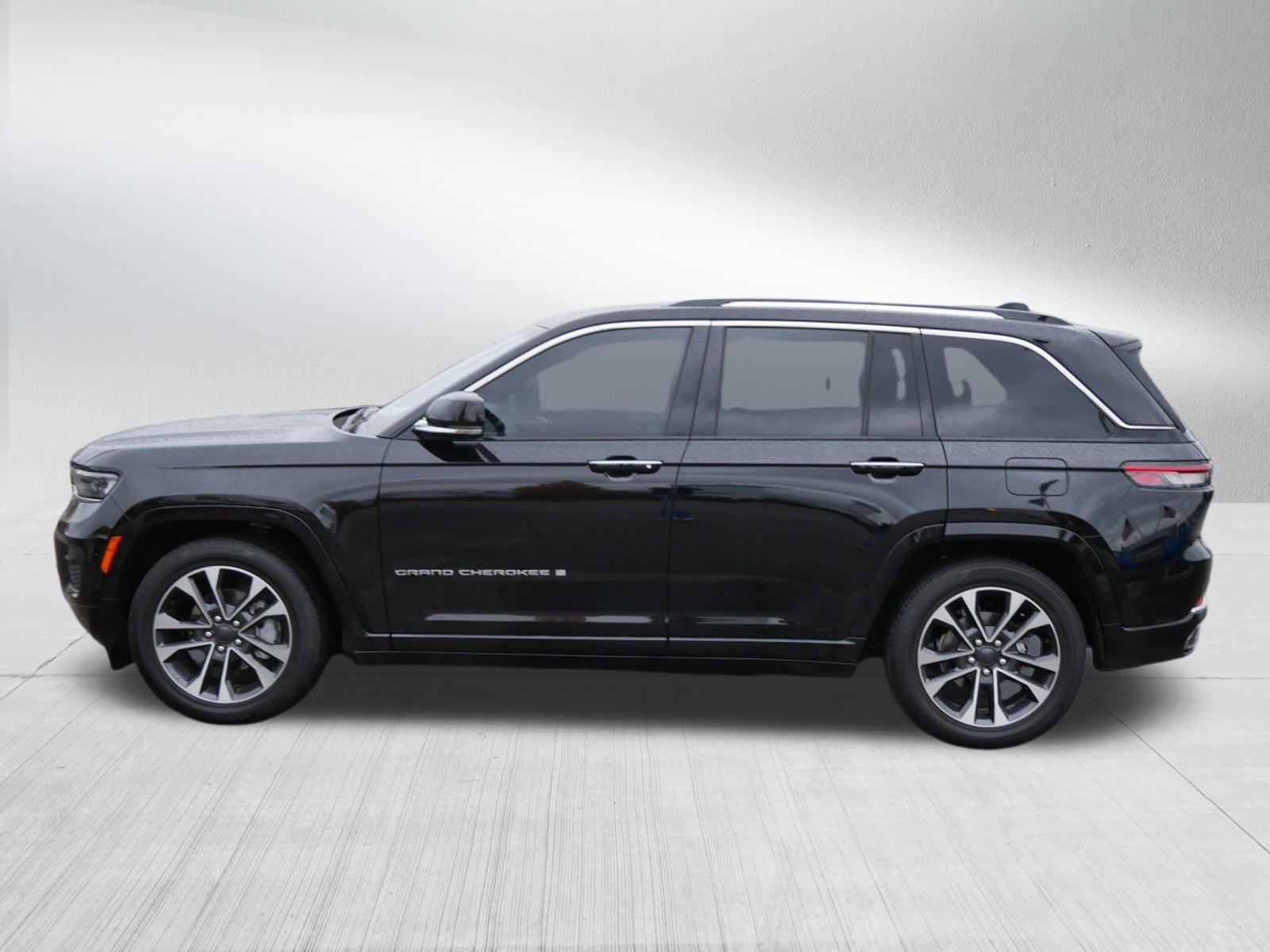 2022 Jeep Grand Cherokee Overland photo 4
