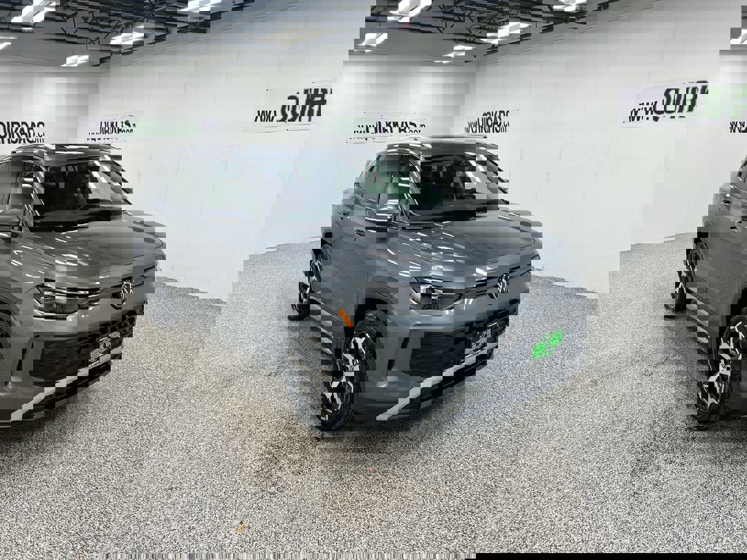 2026 Volkswagen Tiguan SE's photo