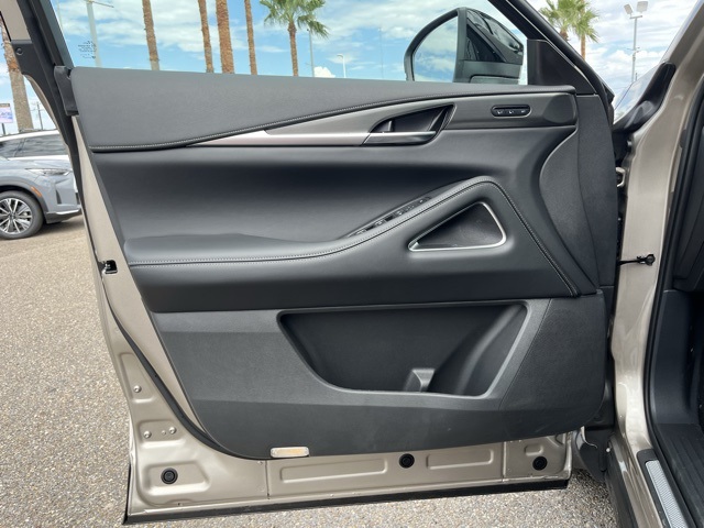 2026 Infiniti QX60 Luxe photo 9