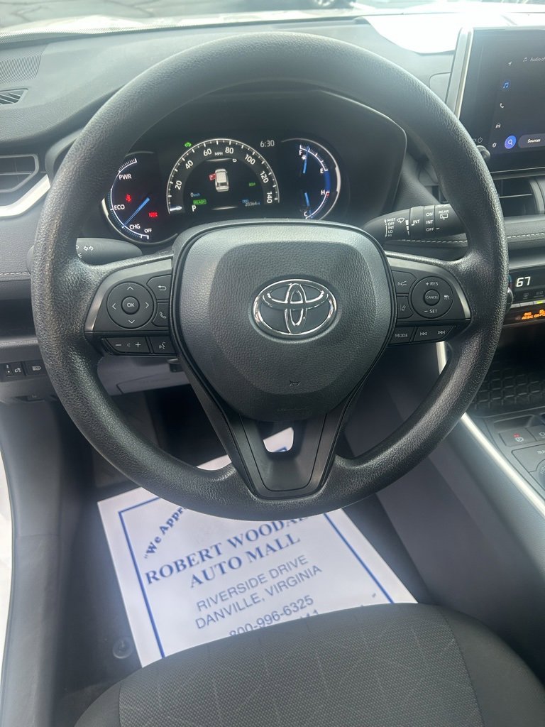 2024 Toyota RAV4 Hybrid XLE photo 8
