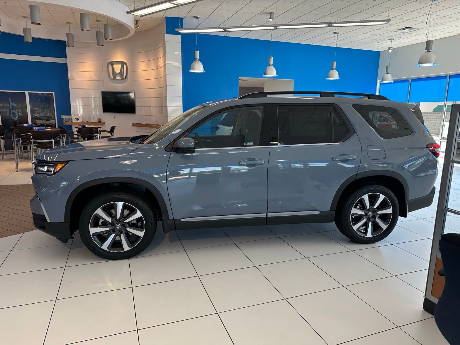 2025 Honda Pilot Touring photo 2
