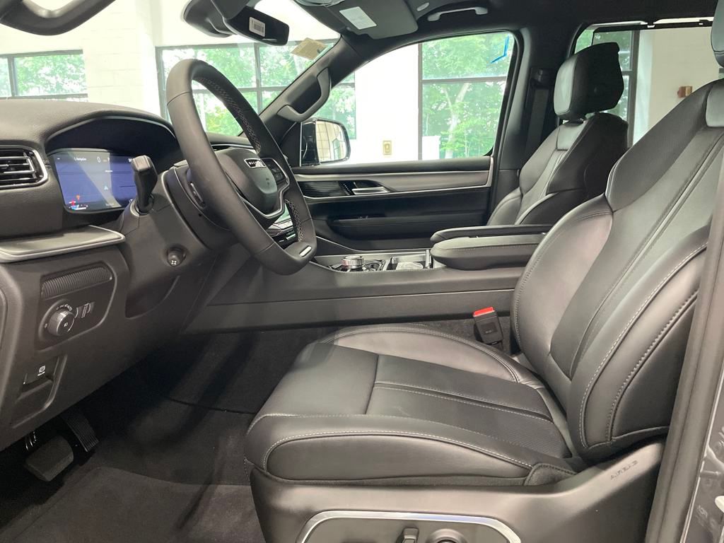 2025 Jeep Wagoneer Series II photo 3